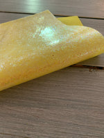 
              Smooth yellow glitter
            